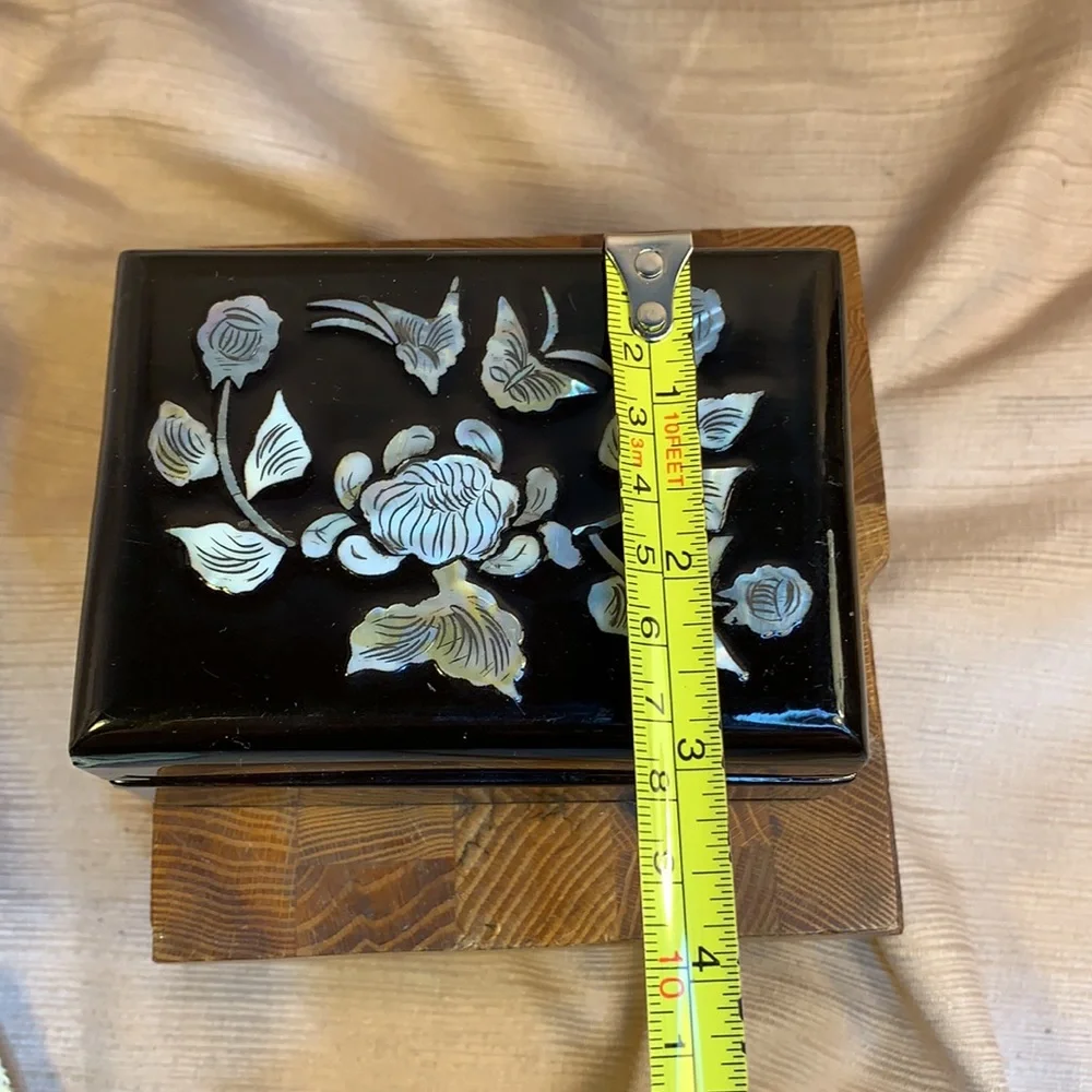 Mother of Pearl lacquered box vintage, antique